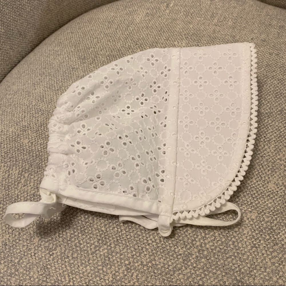 Baby girl's bonnet